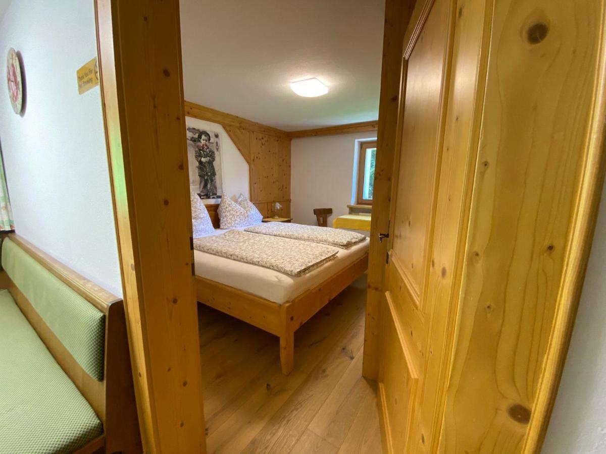 Haus Waldrand Apartment โอแบร์นดอร์ฟ อิน ทิโรล ภายนอก รูปภาพ