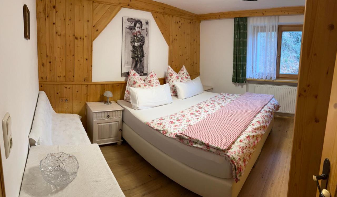 Haus Waldrand Apartment โอแบร์นดอร์ฟ อิน ทิโรล ภายนอก รูปภาพ